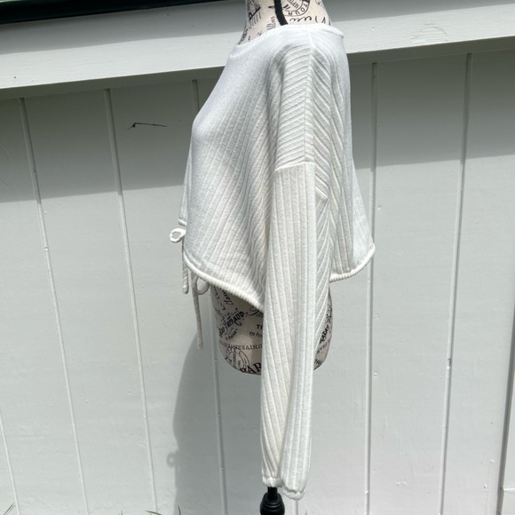 NWOT white striped knit cropped Crewneck long sleeve sweater with tie detail - Picture 13 of 14